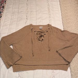 Beautiful cropped sweater with flare sleeves!